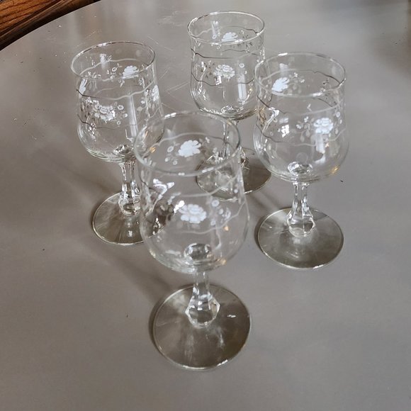 Vintage SOUTHAMPTON (4) Stemmed Wine Glasses by JMP Marketing - Picture 1 of 6